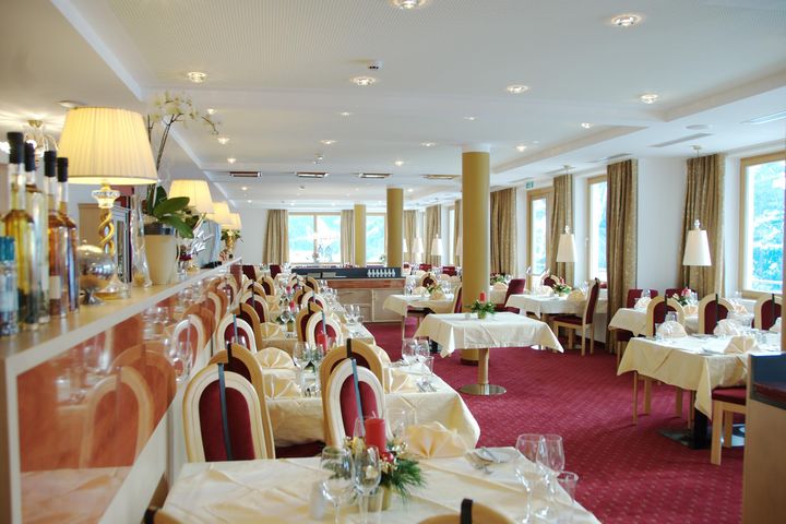 Hotel Amadeus Micheluzzi frei / Serfaus-Fiss-Ladis Österreich Skipass