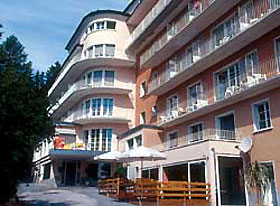 Sport-Club Carlton im Sommer preiswert / Crans Montana Buchung