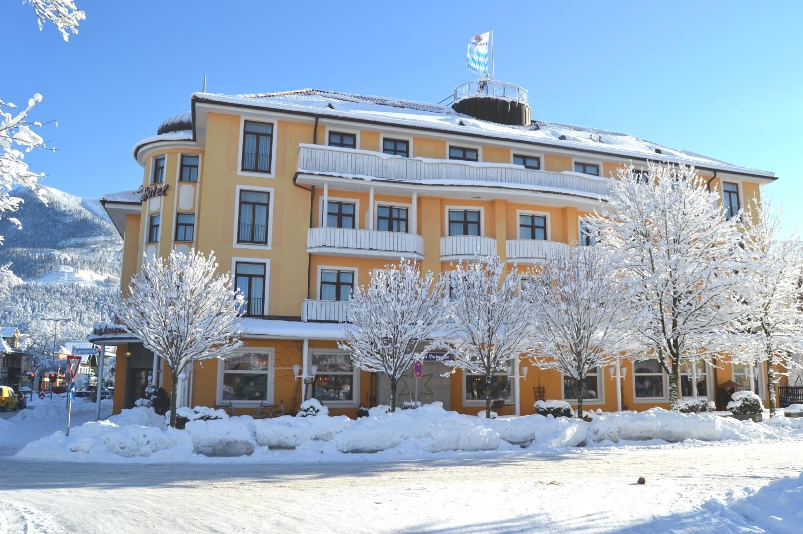 Hotel Vier Jahreszeiten in Garmisch-Partenkirchen günstig buchen / Deutschland Hotel Vier Jahreszeiten in Garmisch-Partenkirchen, Hotel Vier Jahreszeiten / Deutschland