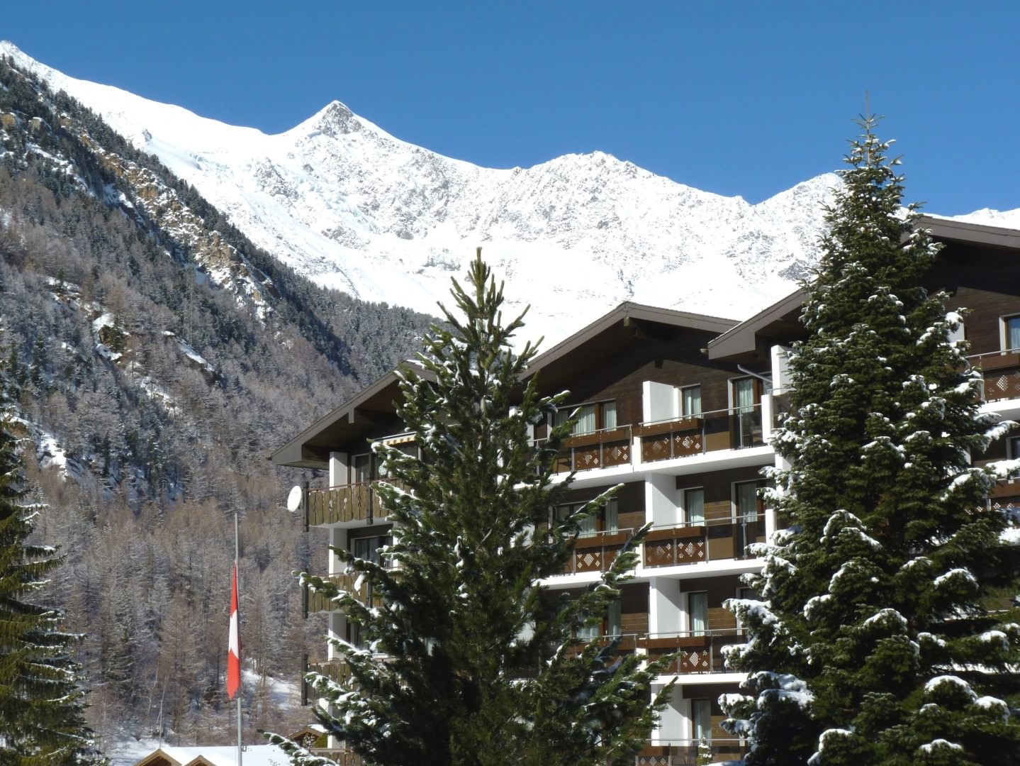 Hotel Kristall-Saphir (Saas-Almagell) in Saas Fee / Saas Grund günstig buchen / Schweiz Hotel Kristall-Saphir (Saas-Almagell) in Saas Fee / Saas Grund, Hotel Kristall-Saphir (Saas-Almagell) / Schweiz