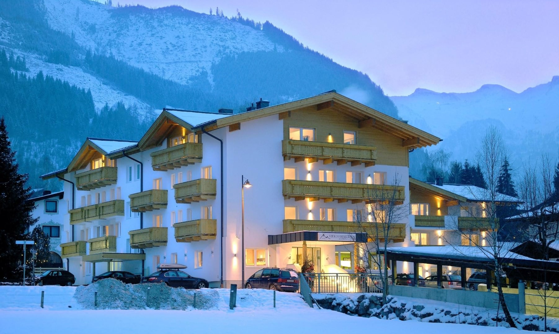 Hotel Vier Jahreszeiten in Kaprun / Zell am See günstig buchen / Österreich Hotel Vier Jahreszeiten in Kaprun / Zell am See, Hotel Vier Jahreszeiten / Österreich