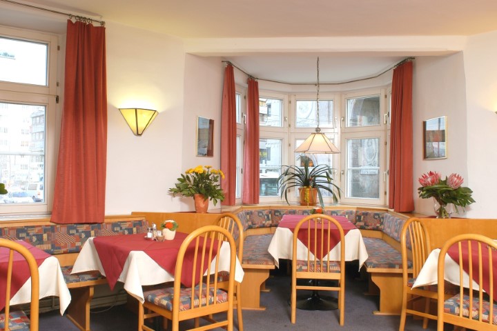 Hotel Goldene Krone frei / Skigroßraum Innsbruck Österreich Skipass