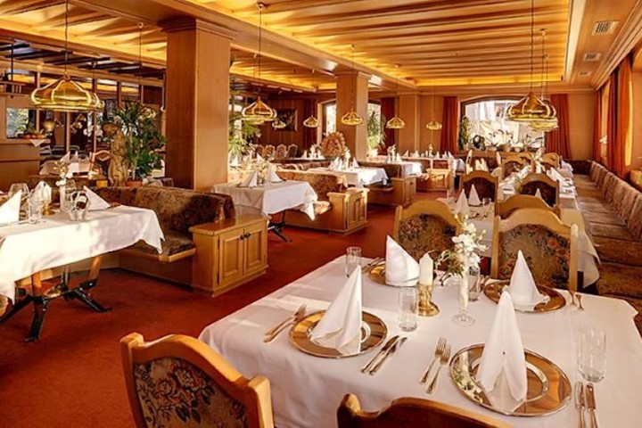 Hotel Alaska frei / Wolkenstein Italien Skipass