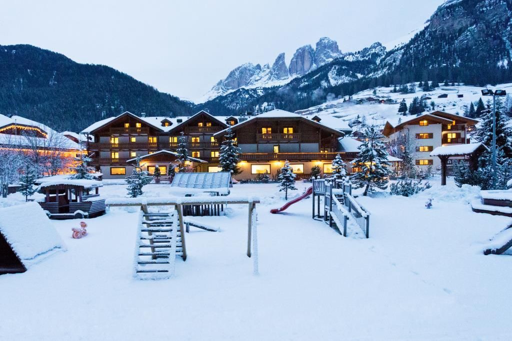 Hotel Sella Ronda & Dependance Serenella in Campitello günstig buchen / Italien Hotel Sella Ronda & Dependance Serenella in Campitello, Hotel Sella Ronda & Dependance Serenella / Italien