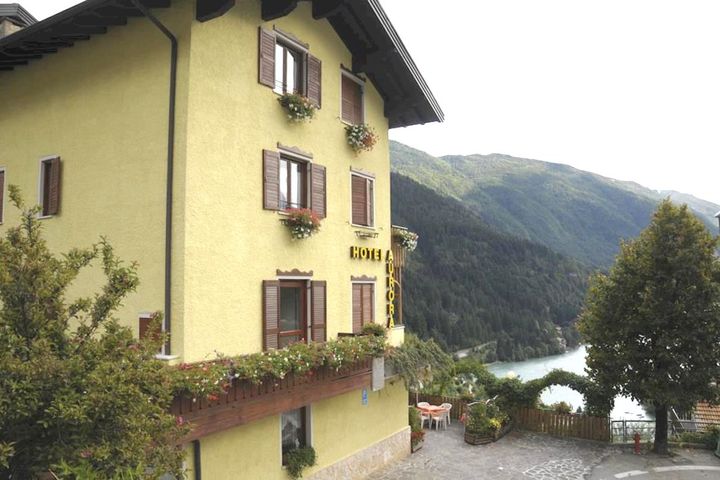 Hotel Aurora frei / Molveno Italien Skipass