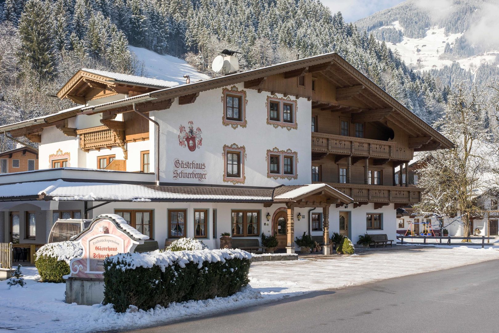 Gästehaus Schneeberger Gästehaus Schneeberger - Unterkunft in Mayrhofen-Zillertal