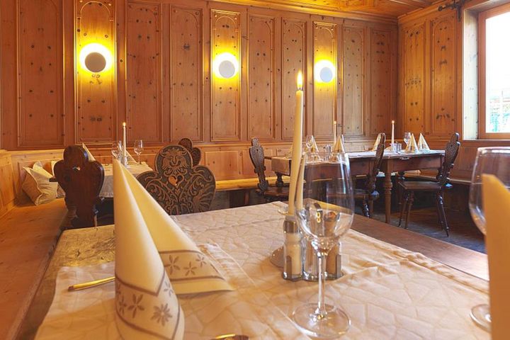 Hotel Kleinkunst frei / Meran Italien Skipass