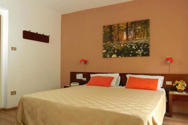 Hotel Bologna frei / Bruneck Italien Skipass
