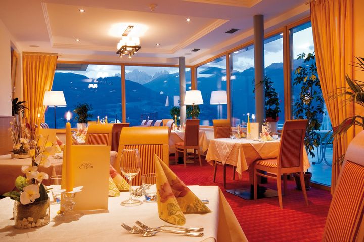 Panorama Wellnesshotel Feldthurnerhof (Feldthurns) frei / Brixen (Eisacktal) Italien Skipass