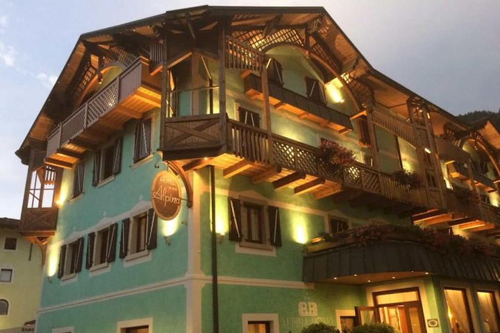 Hotel Alpina frei / Monte Rosa Italien Skipass
