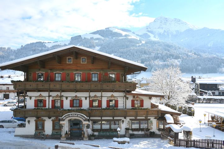 Kaiserhotels Neuwirt frei / Oberndorf in Tirol Österreich Skipass