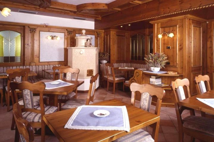 Hotel Alexander frei / Molveno Italien Skipass