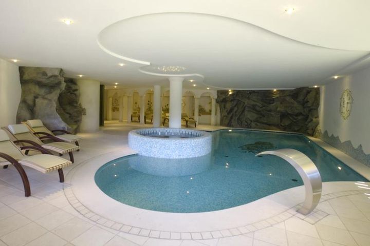 Hotel Touring billig / Madonna di Campiglio Italien verfügbar
