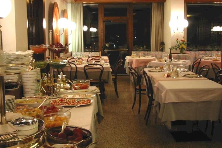Hotel Touring frei / Madonna di Campiglio Italien Skipass