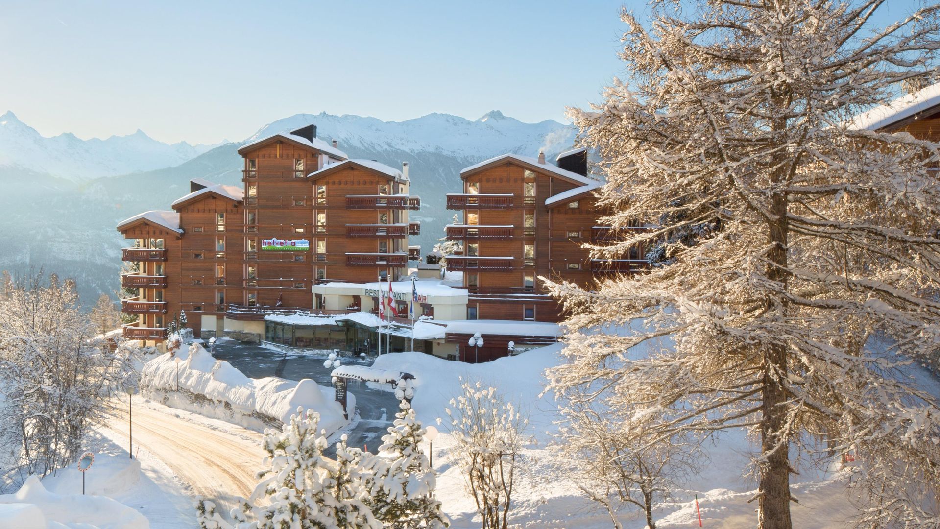Aparthotel Helvetia Intergolf - Unterkunft in Crans-Montana