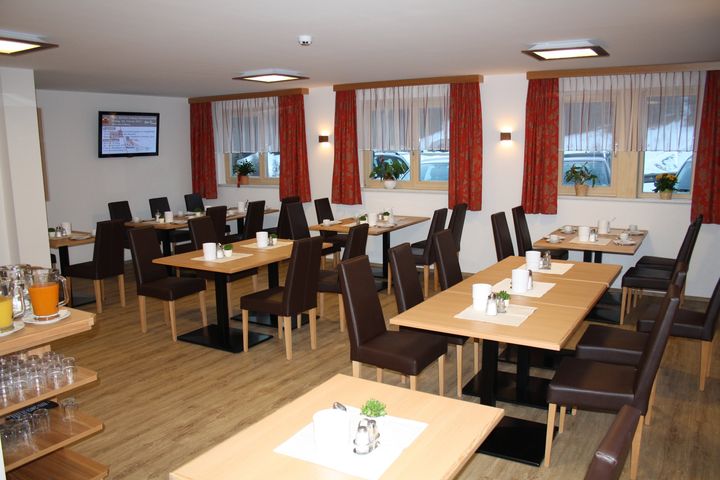 Hotel Garni Dorfblick frei / St. Anton am Arlberg Österreich Skipass