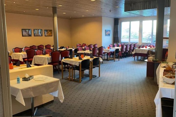 Das Hotel Sherlock Holmes frei / Meiringen-Hasliberg Schweiz Skipass