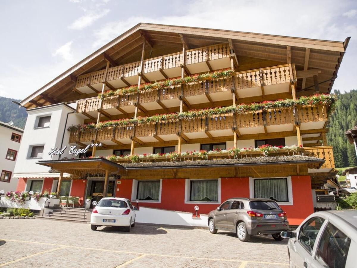 Hotel Engel - Unterkunft in Fassatal-Dolomiten