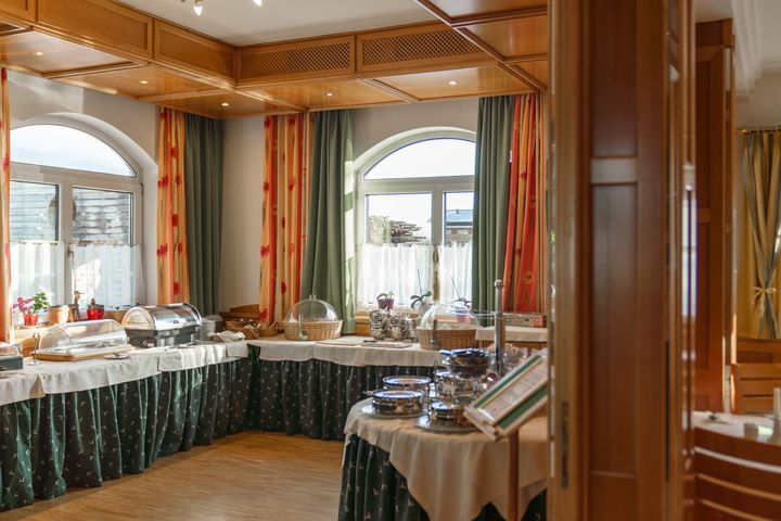 Hotel Lebzelter frei / Altenmarkt Österreich Skipass