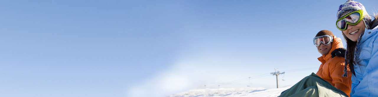 Winterurlauber am Gipfel im Schnee